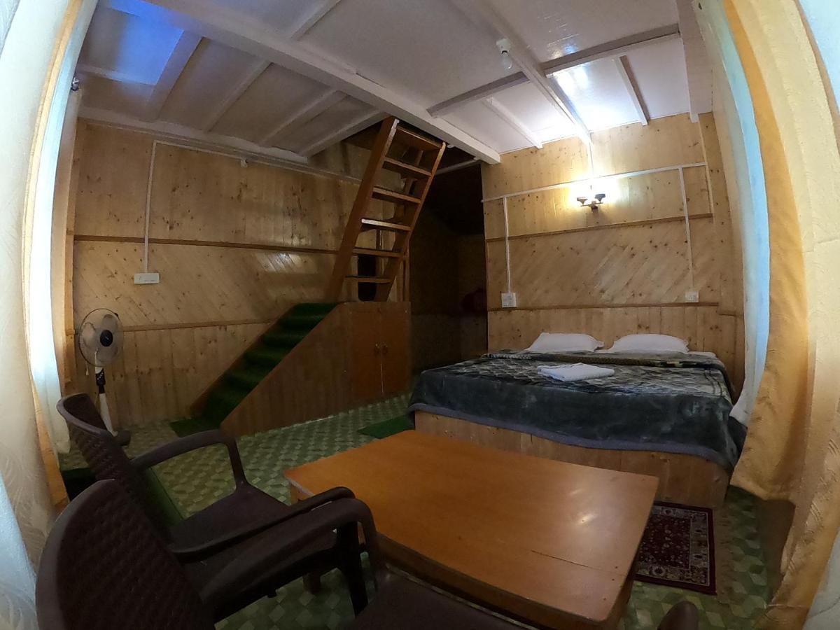 Reverberate Cafe & Cottages - Negi'S Place Jibhi Extérieur photo