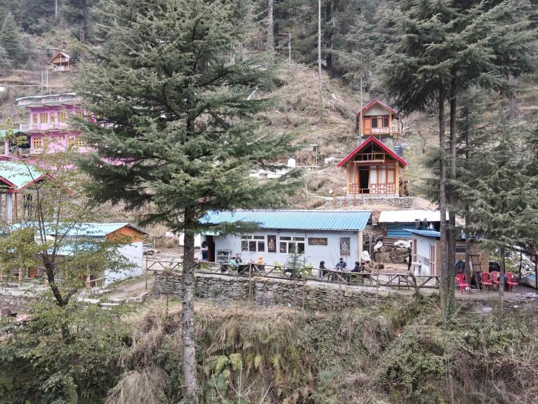 Reverberate Cafe & Cottages - Negi'S Place Jibhi Extérieur photo